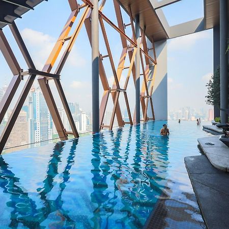 Scarletz Suites By Mykey Kuala Lumpur Exterior foto The pool at the 39th floor