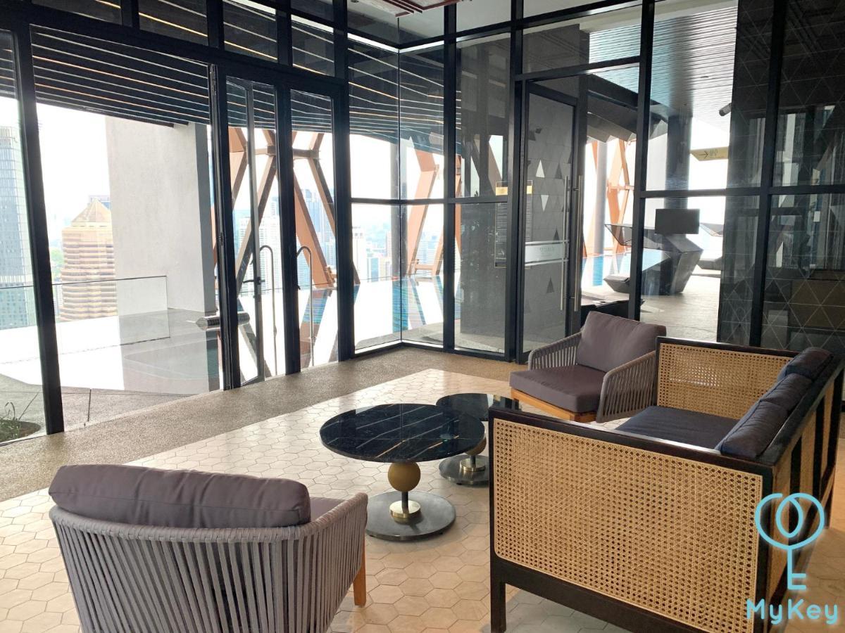 Scarletz Suites By Mykey Kuala Lumpur Exterior foto The interior of the library