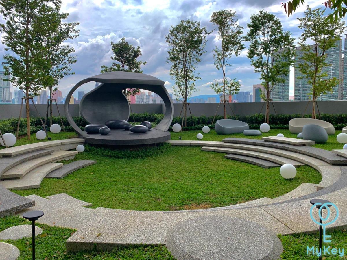 Scarletz Suites By Mykey Kuala Lumpur Exterior foto The Amphitheatre