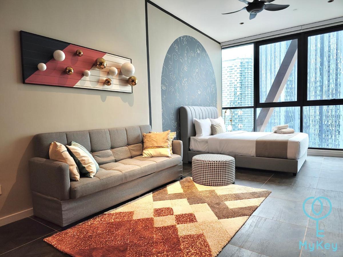Scarletz Suites By Mykey Kuala Lumpur Exterior foto A room at the hotel