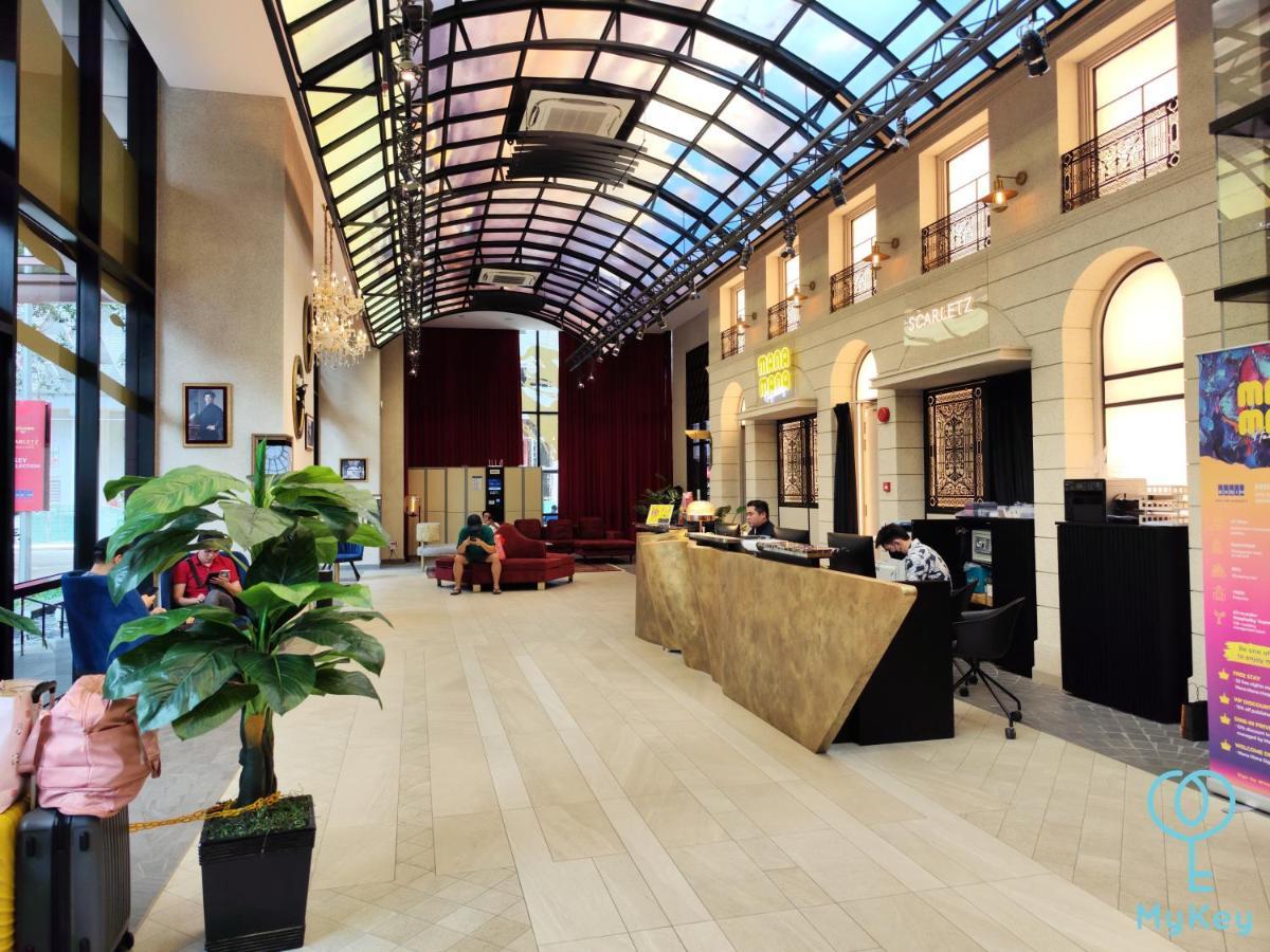 Scarletz Suites By Mykey Kuala Lumpur Exterior foto Lobby of the hotel