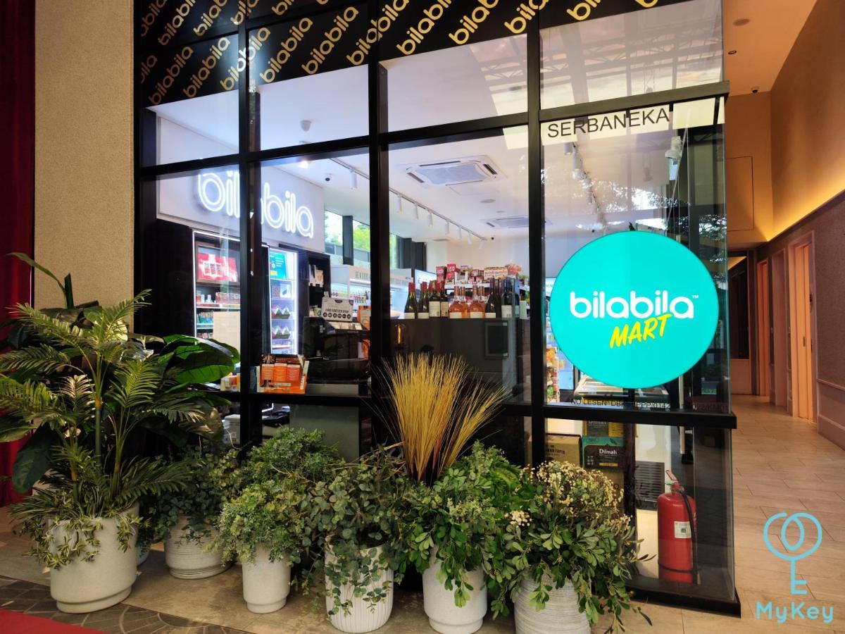 Scarletz Suites By Mykey Kuala Lumpur Exterior foto A Billabong store in Jakarta, Indonesia