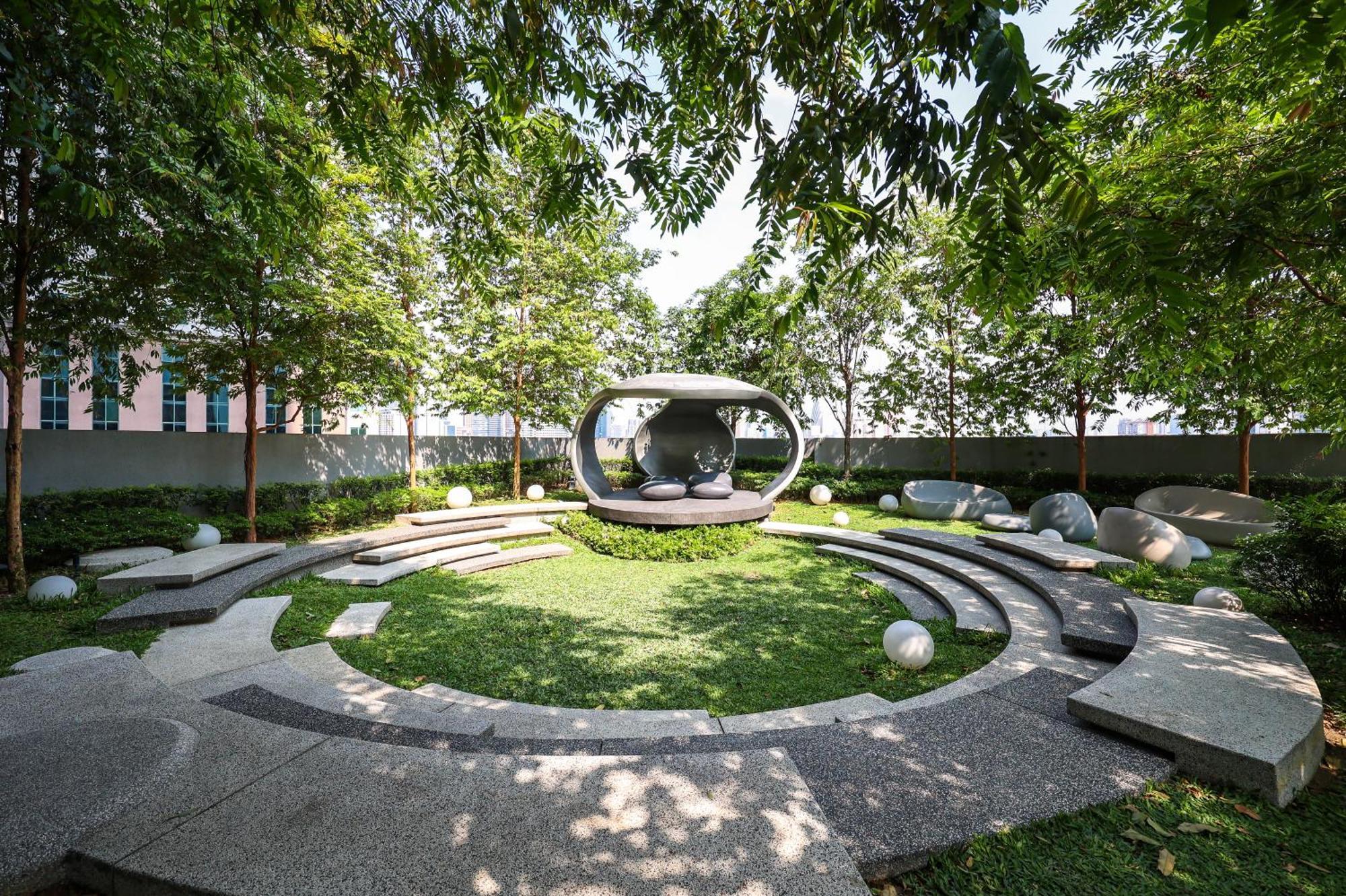 Scarletz Suites By Mykey Kuala Lumpur Exterior foto The Circle of Life